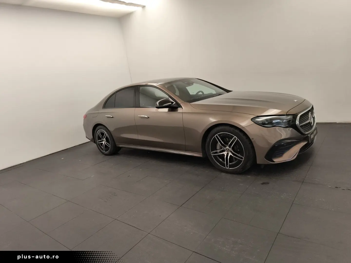 MERCEDES-BENZ E 220 d AMG Prem Plus Pano Distr SuperScreen