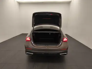 MERCEDES-BENZ E 220 d AMG Prem Plus Pano Distr SuperScreen