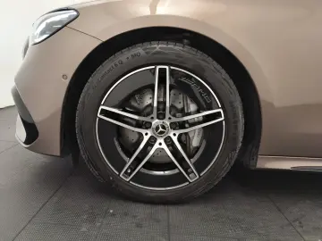 MERCEDES-BENZ E 220 d AMG Prem Plus Pano Distr SuperScreen