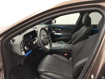 MERCEDES-BENZ E 220 d AMG Prem Plus Pano Distr SuperScreen