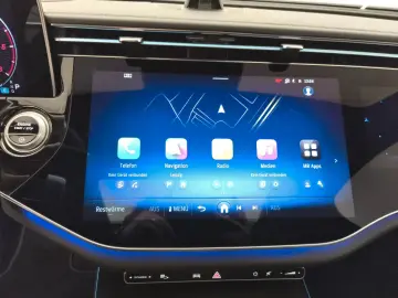 MERCEDES-BENZ E 220 d AMG Prem Plus Pano Distr SuperScreen