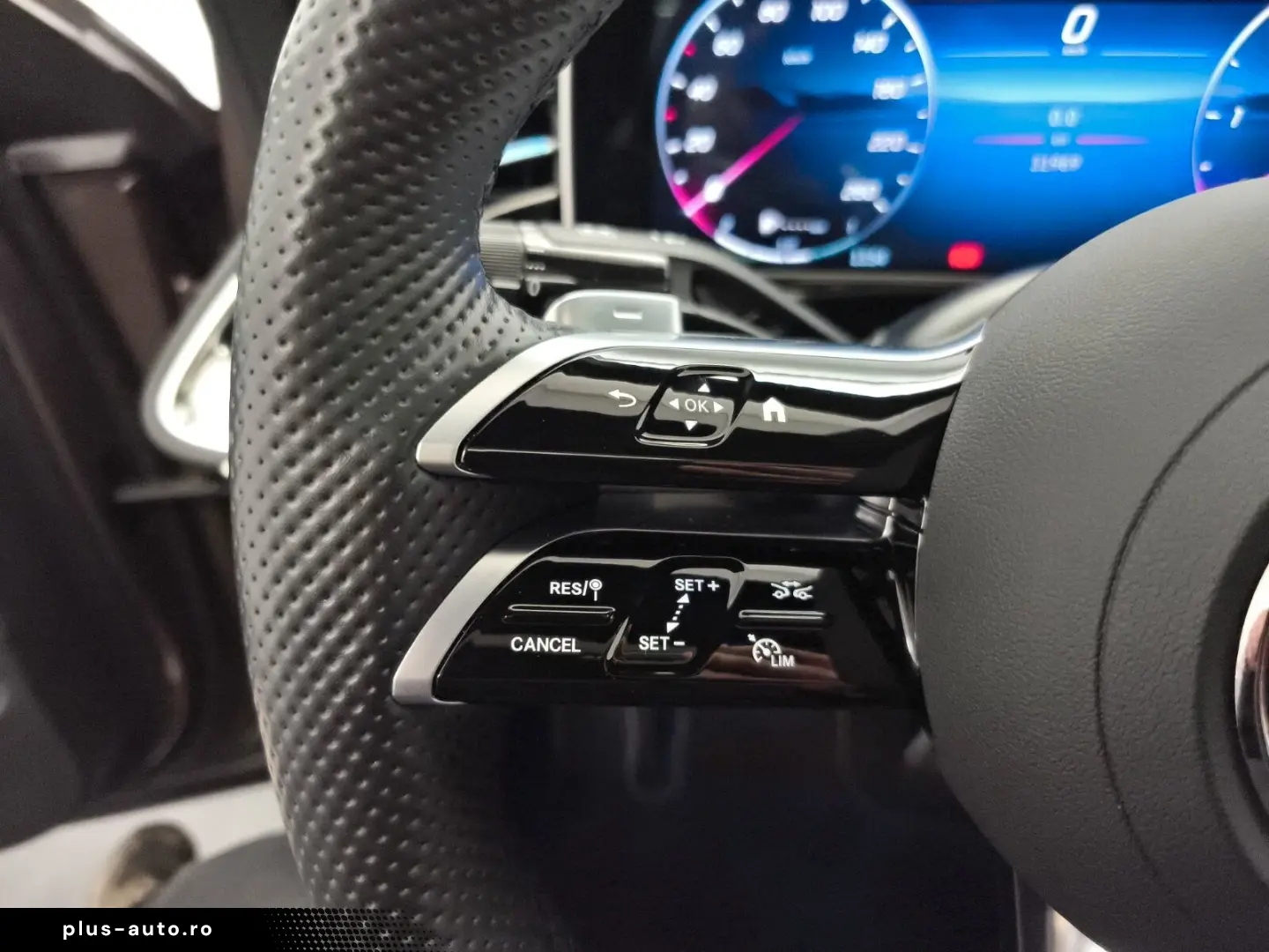 MERCEDES-BENZ E 220 d AMG Prem Plus Pano Distr SuperScreen