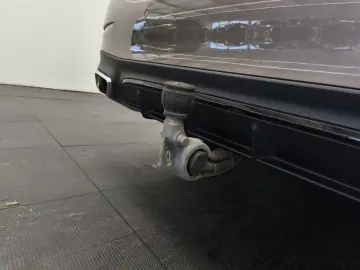 MERCEDES-BENZ E 220 d AMG Prem Plus Pano Distr SuperScreen