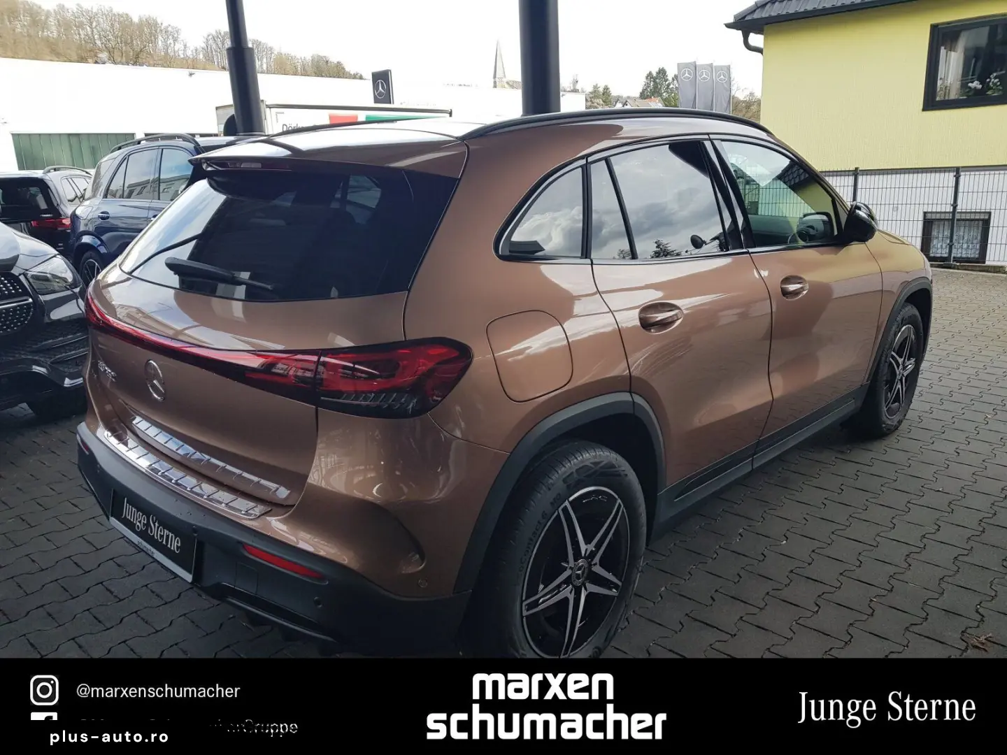 MERCEDES-BENZ EQA 250 AMG Line Pano 360  MBUX LED AHK  Night