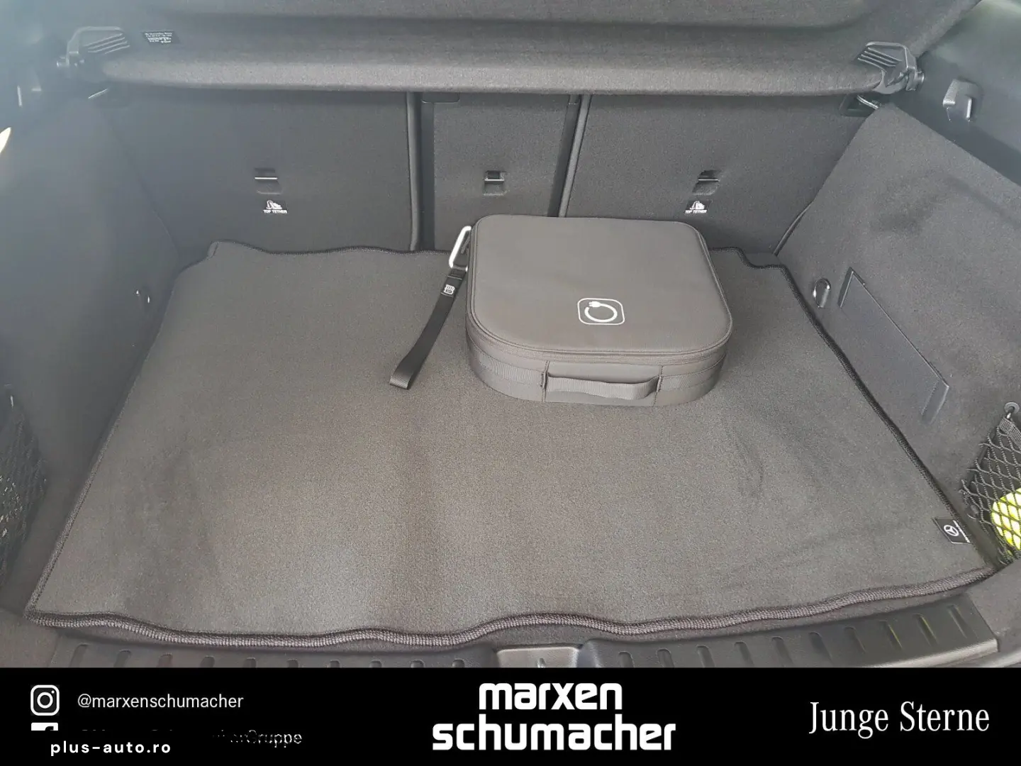 MERCEDES-BENZ EQA 250 AMG Line Pano 360  MBUX LED AHK  Night