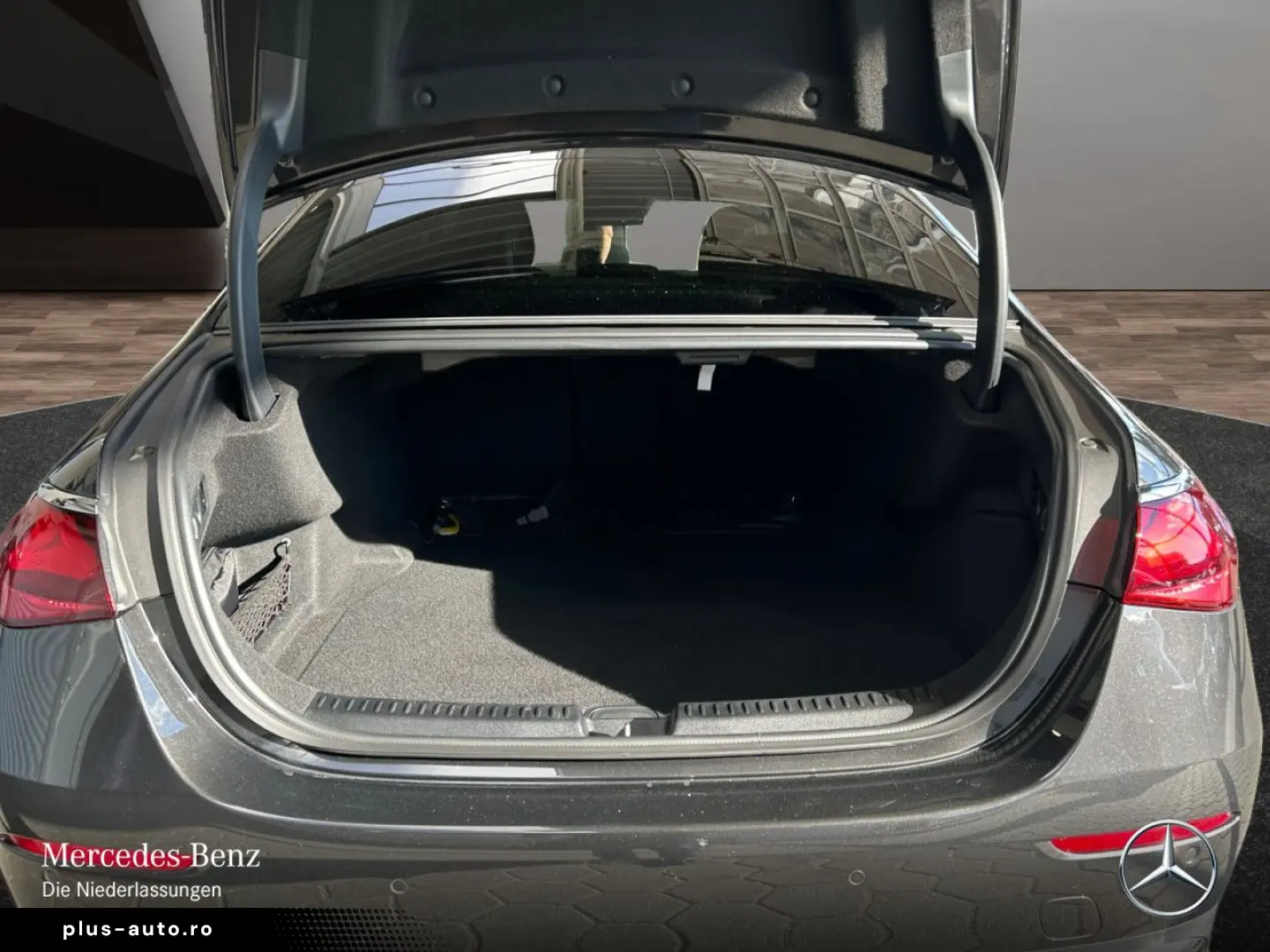 MERCEDES-BENZ E 200 EXCLUSIVE Prem. Bur4D 360  18  MEMO