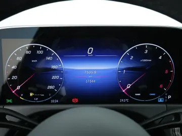 MERCEDES-BENZ E 220 d AMG Advanced LED Night Distronic