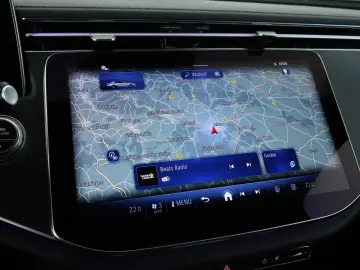 MERCEDES-BENZ E 220 d AMG Advanced LED Night Distronic