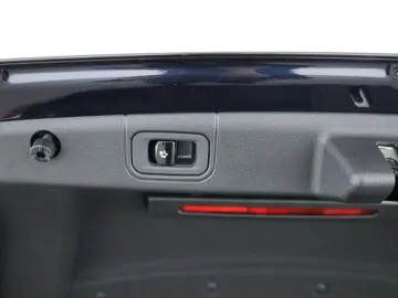 MERCEDES-BENZ E 220 d AMG Advanced LED Night Distronic