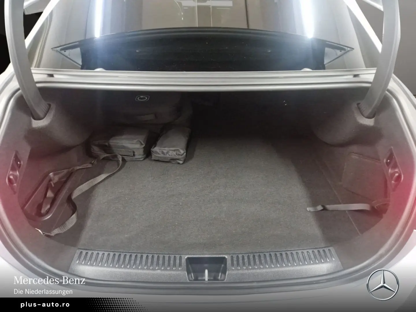 MERCEDES-BENZ E 300 e AMG Adv. PANO AHK NIGHT DISTR