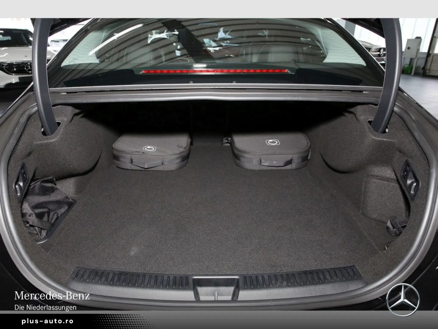 MERCEDES-BENZ E 300 e Avantgarde LED DISTRONIC MBUX