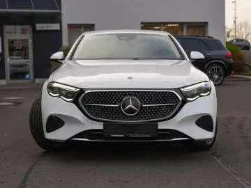 MERCEDES-BENZ E 300 e Avantgarde Superscreen Distronic 360
