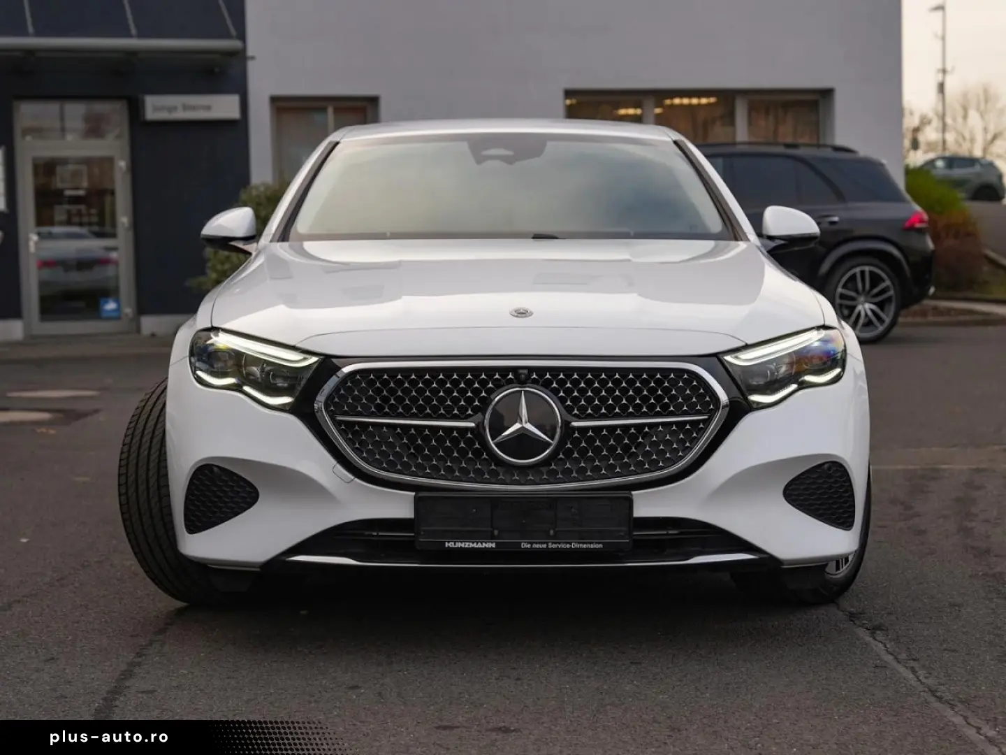 MERCEDES-BENZ E 300 e Avantgarde Superscreen Distronic 360