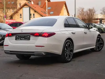 MERCEDES-BENZ E 300 e Avantgarde Superscreen Distronic 360