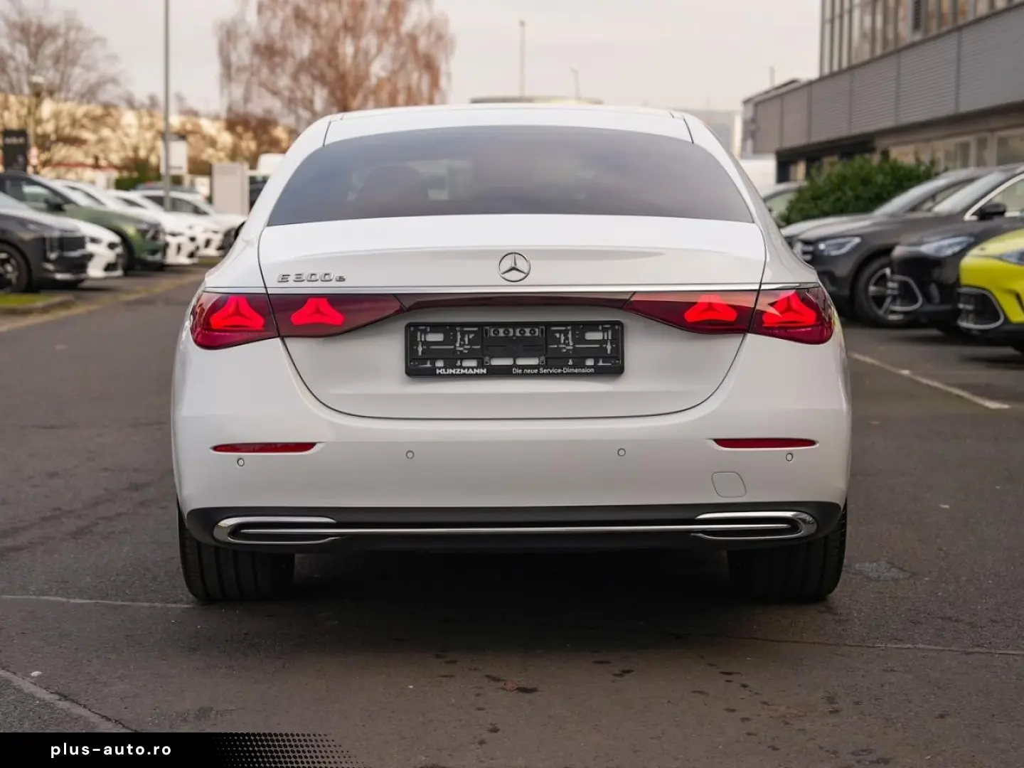 MERCEDES-BENZ E 300 e Avantgarde Superscreen Distronic 360