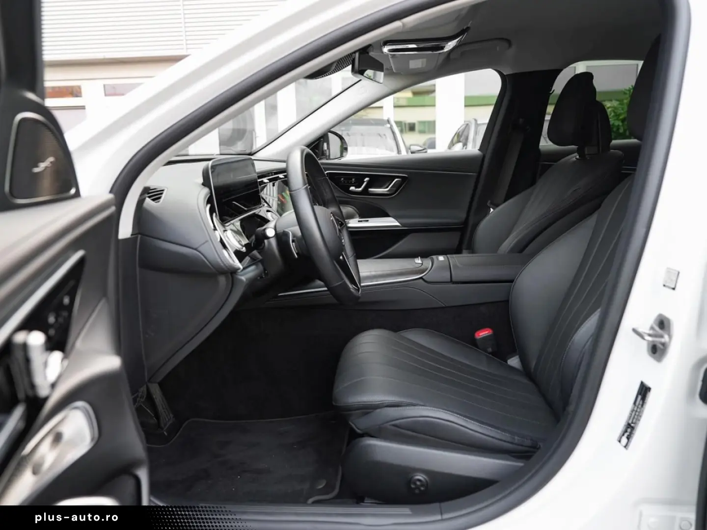 MERCEDES-BENZ E 300 e Avantgarde Superscreen Distronic 360