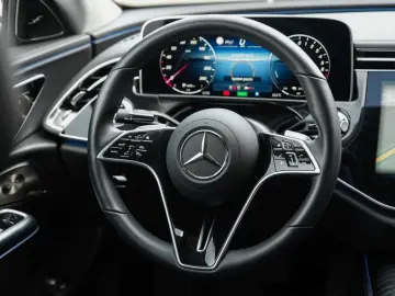 MERCEDES-BENZ E 300 e Avantgarde Superscreen Distronic 360