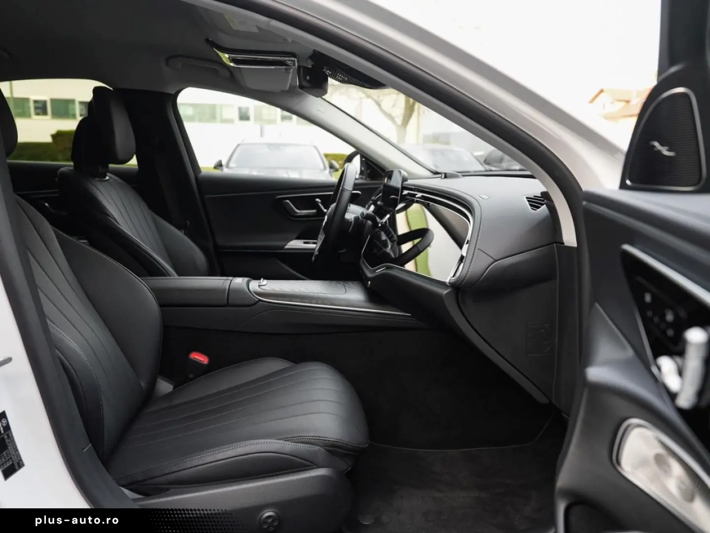 MERCEDES-BENZ E 300 e Avantgarde Superscreen Distronic 360