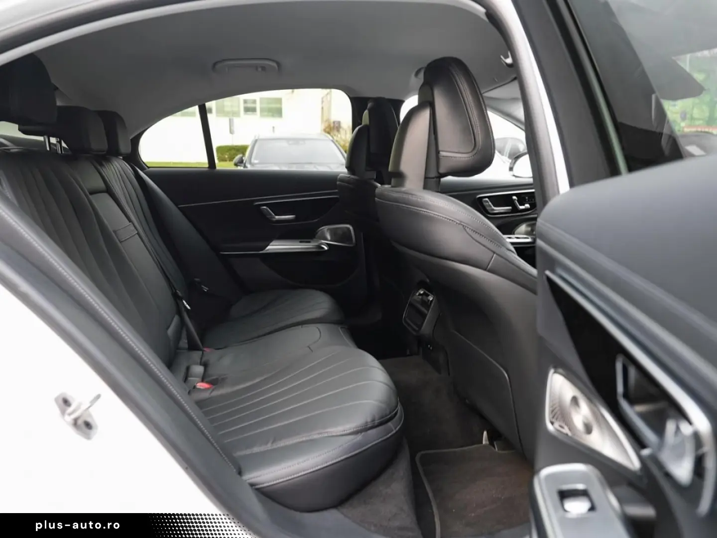 MERCEDES-BENZ E 300 e Avantgarde Superscreen Distronic 360