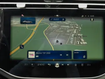 MERCEDES-BENZ E 300 e Avantgarde Superscreen Distronic 360