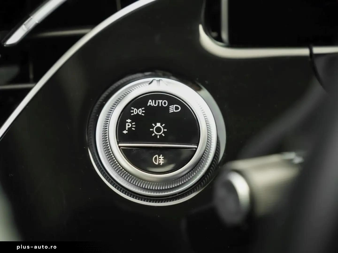 MERCEDES-BENZ E 300 e Avantgarde Superscreen Distronic 360