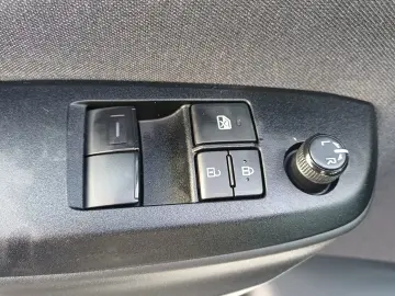 Toyota Yaris 1.5 hybrid 92 CP Eco