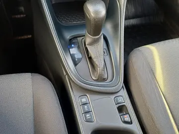 Toyota Yaris 1.5 hybrid 92 CP Eco