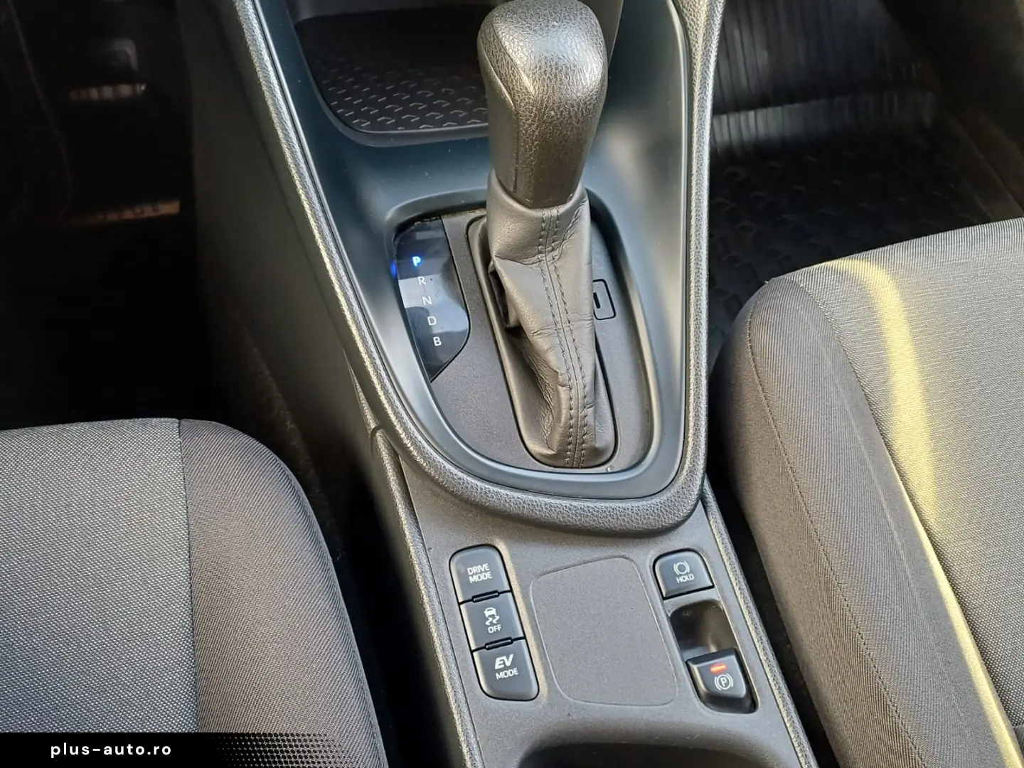 Toyota Yaris 1.5 hybrid 92 CP Eco