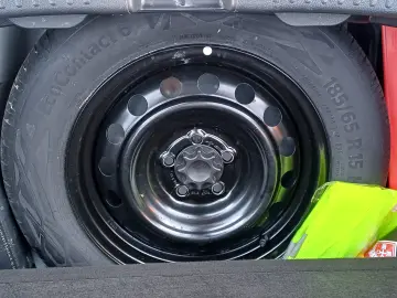 Toyota Yaris 1.5 hybrid 92 CP Eco