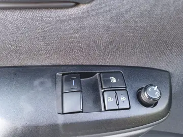 Toyota Yaris 1.5 hybrid 92 CP Eco