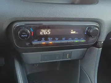 Toyota Yaris 1.5 hybrid 92 CP Eco