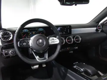 MERCEDES-BENZ CLA 200 Coupé AMG Night Pano MBUX LED &hellip;