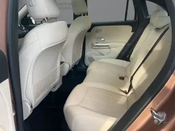 MERCEDES-BENZ GLA 250 e Progressive S-Dach TWA 360 CarPlay