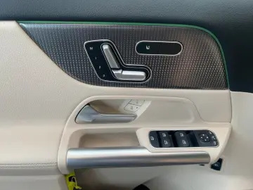 MERCEDES-BENZ GLA 250 e Progressive S-Dach TWA 360 CarPlay