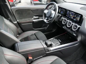 MERCEDES-BENZ GLA 250 e AMG MBEAM AMBIENTE MBUX SHZ DISTR