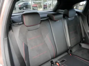 MERCEDES-BENZ GLA 250 e AMG MBEAM AMBIENTE MBUX SHZ DISTR