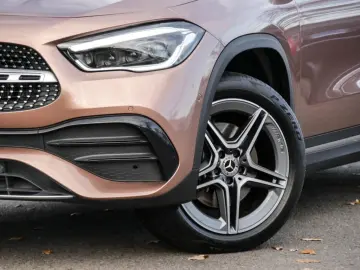 MERCEDES-BENZ GLA 250 e AMG MBEAM AMBIENTE MBUX SHZ DISTR