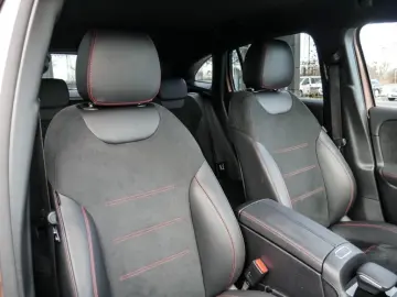 MERCEDES-BENZ GLA 250 e AMG MBEAM AMBIENTE MBUX SHZ DISTR