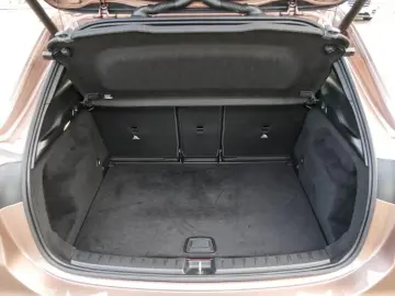 MERCEDES-BENZ GLA 250 e AMG MBEAM AMBIENTE MBUX SHZ DISTR