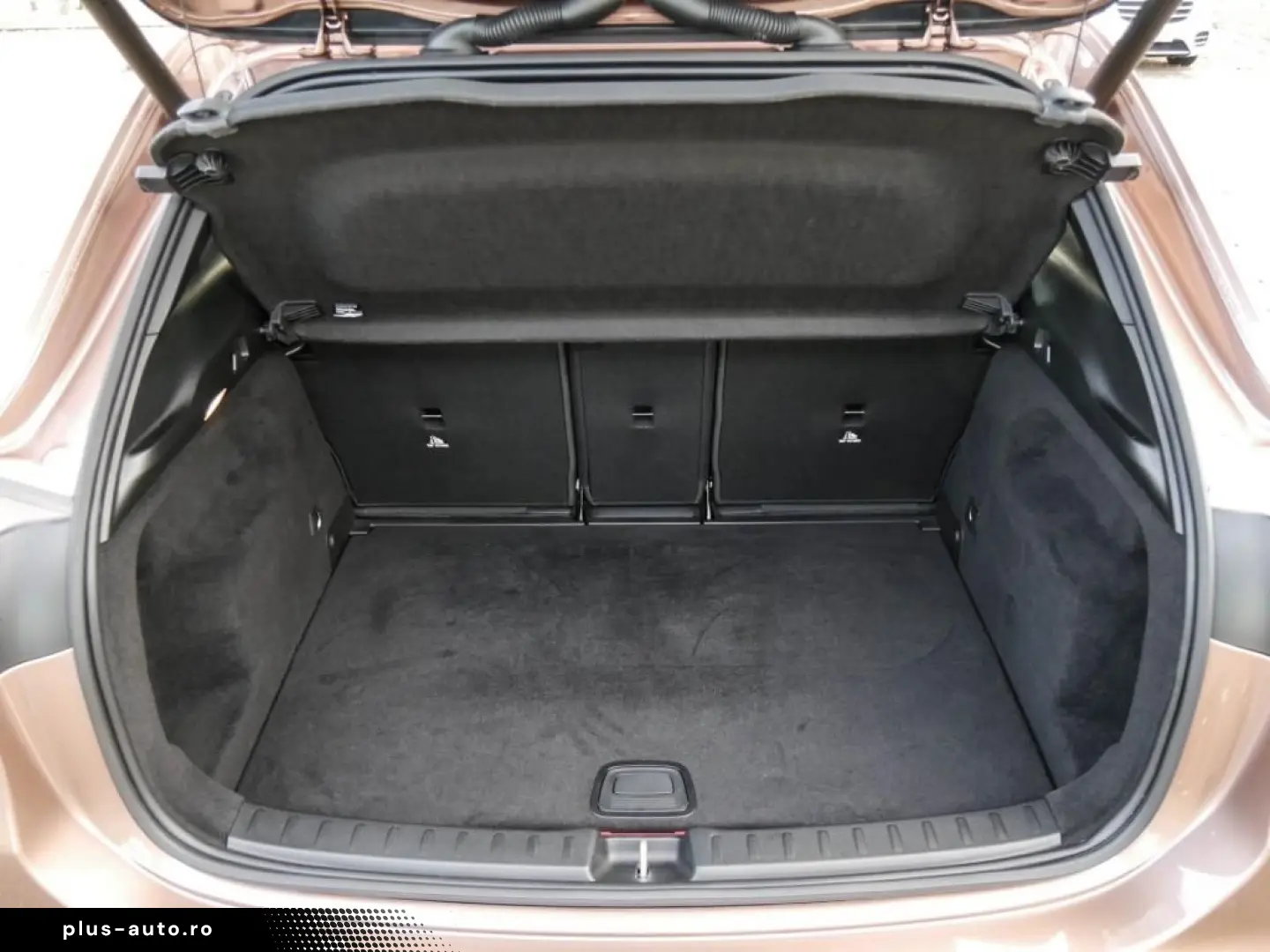 MERCEDES-BENZ GLA 250 e AMG MBEAM AMBIENTE MBUX SHZ DISTR