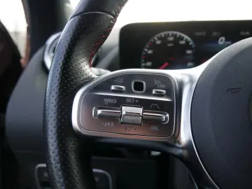 MERCEDES-BENZ GLA 250 e AMG MBEAM AMBIENTE MBUX SHZ DISTR