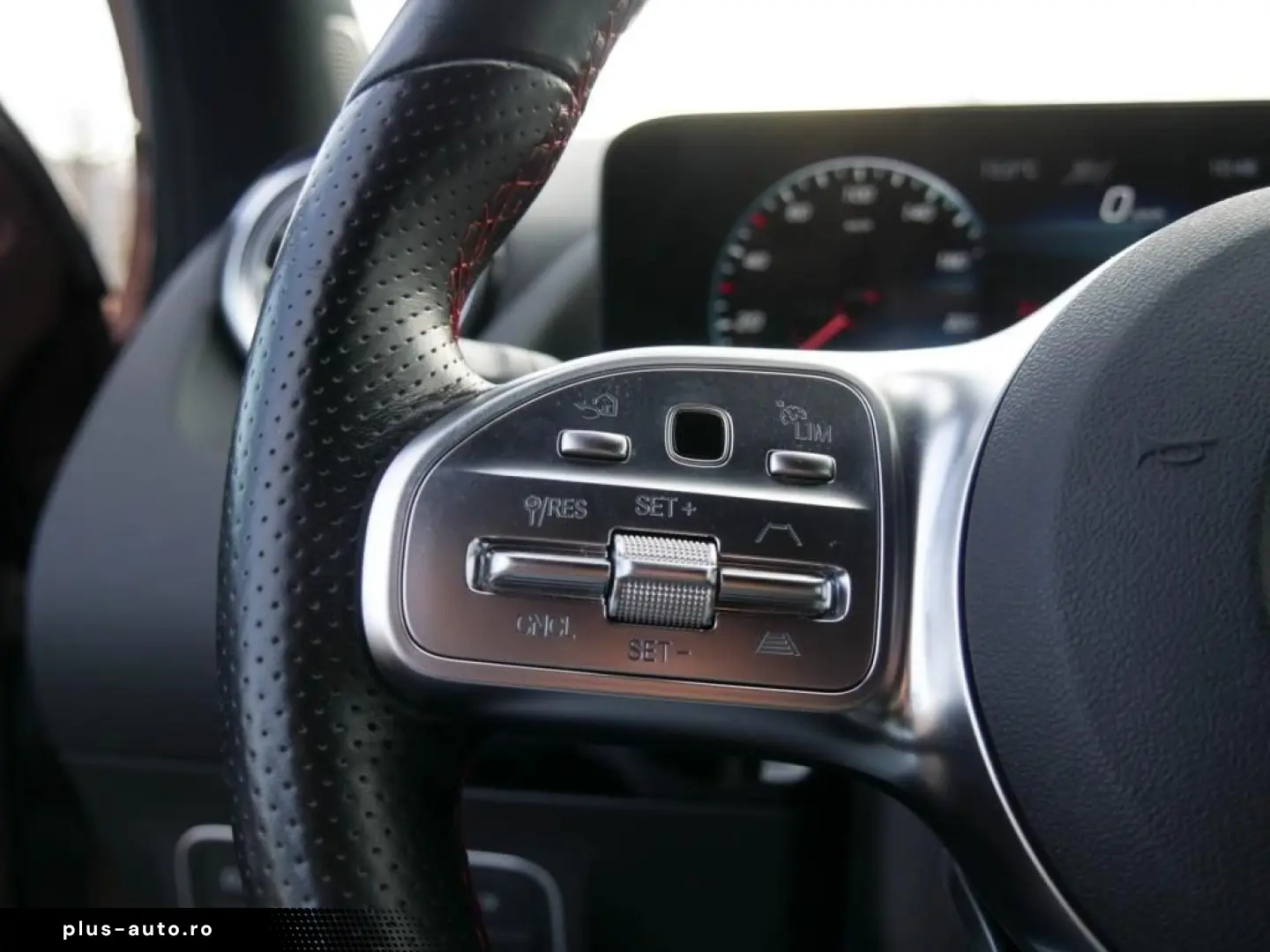 MERCEDES-BENZ GLA 250 e AMG MBEAM AMBIENTE MBUX SHZ DISTR