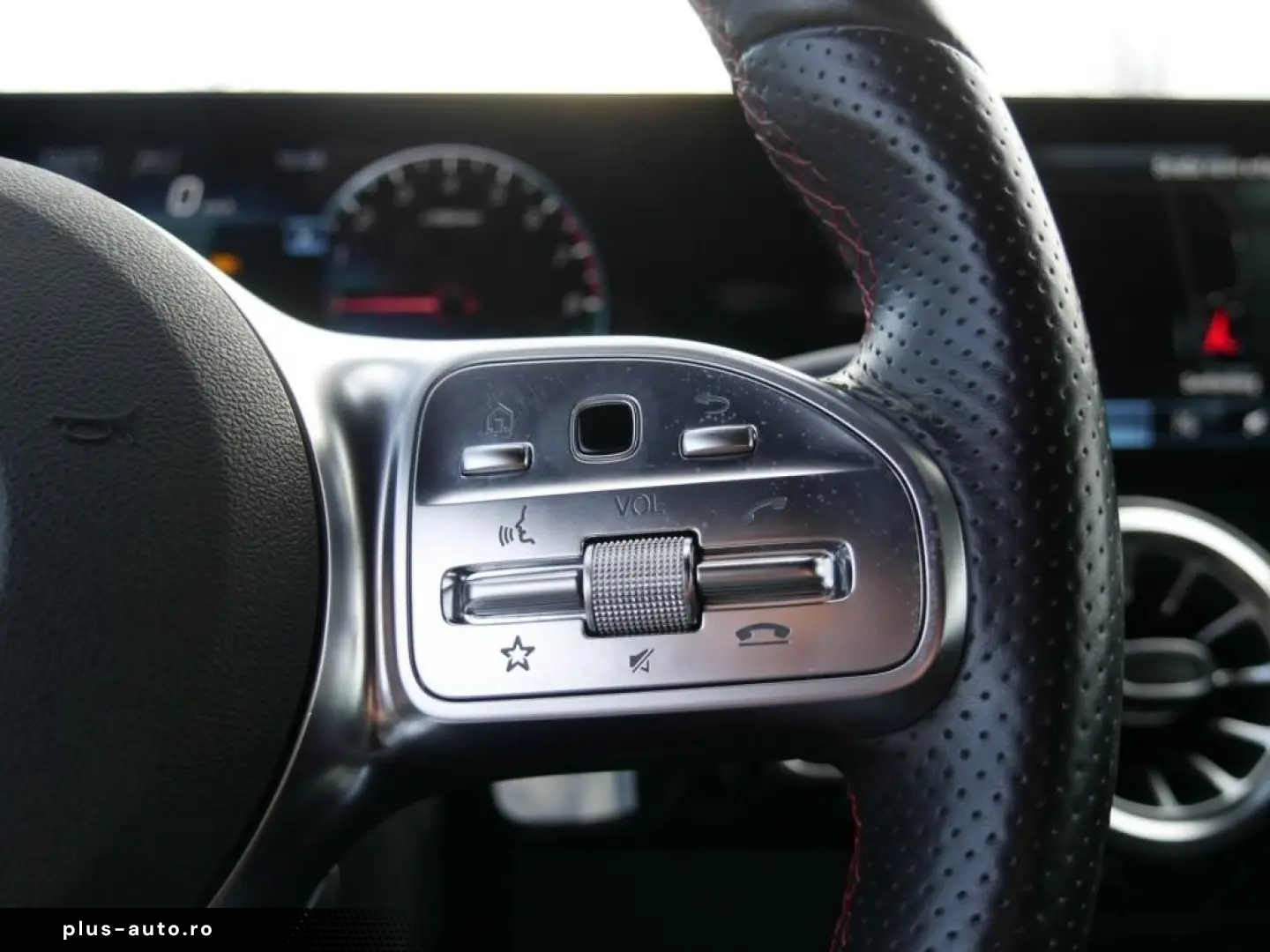 MERCEDES-BENZ GLA 250 e AMG MBEAM AMBIENTE MBUX SHZ DISTR