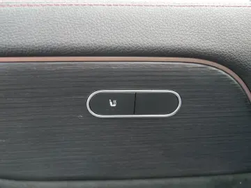 MERCEDES-BENZ GLA 250 e AMG MBEAM AMBIENTE MBUX SHZ DISTR