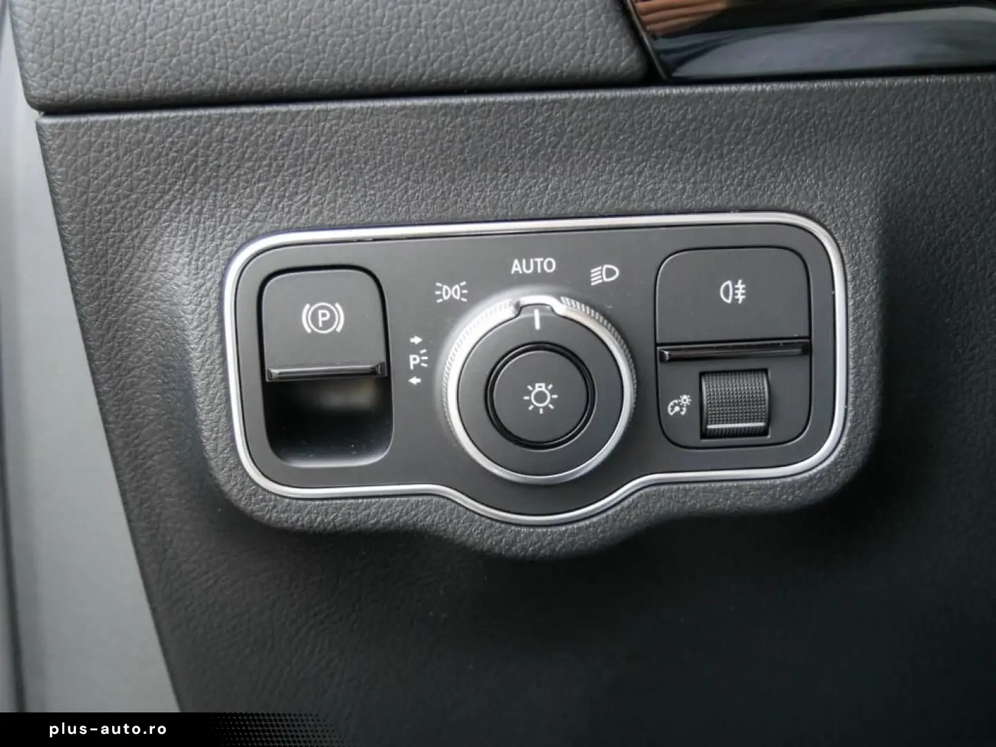 MERCEDES-BENZ GLA 250 e AMG MBEAM AMBIENTE MBUX SHZ DISTR