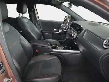 MERCEDES-BENZ GLA 250 e AMG MBEAM AMBIENTE MBUX SHZ DISTR