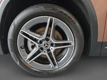 MERCEDES-BENZ GLA 250 e AMG MBEAM AMBIENTE MBUX SHZ DISTR