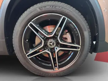 MERCEDES-BENZ GLA 250 e AMG HUD PANO 360  KAMERA DIS&hellip;