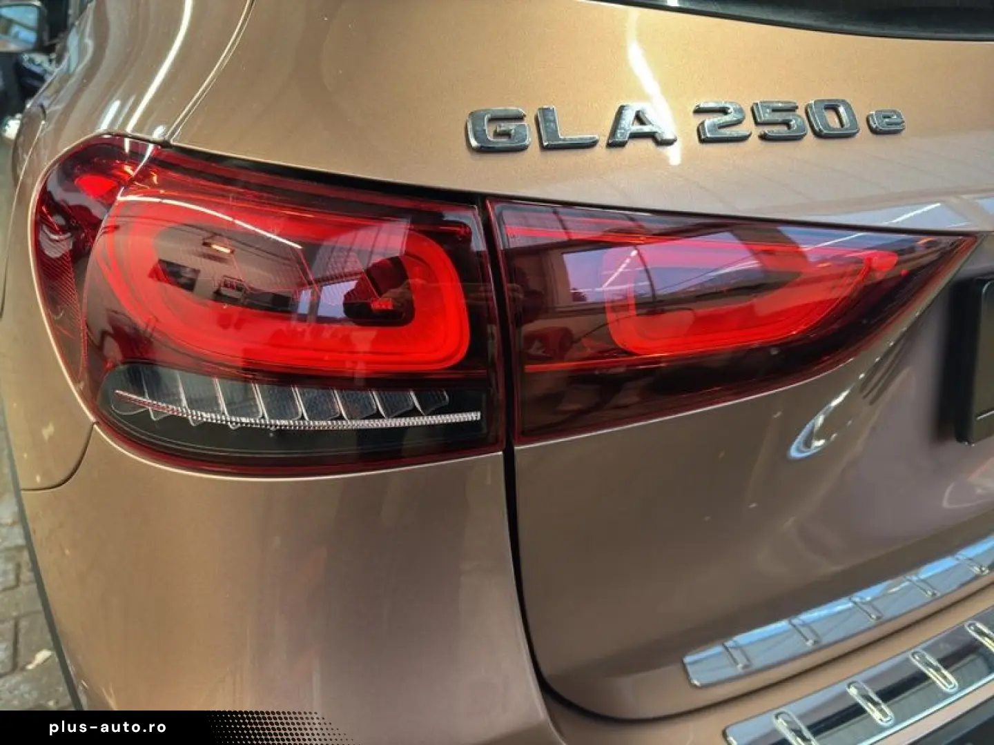 MERCEDES-BENZ GLA 250 e AMG HUD PANO 360  KAMERA DIS&hellip;