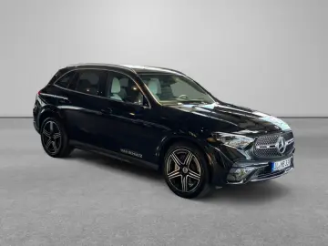 MERCEDES-BENZ GLC 220 d 4M AMG Pano-Dach Sound PDC 360  AHK